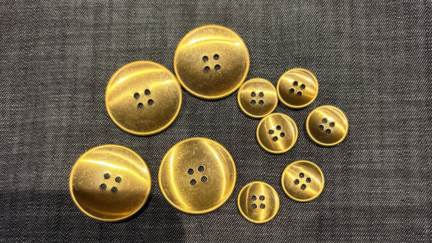 Gold-Coloured Button in 2 Sizes