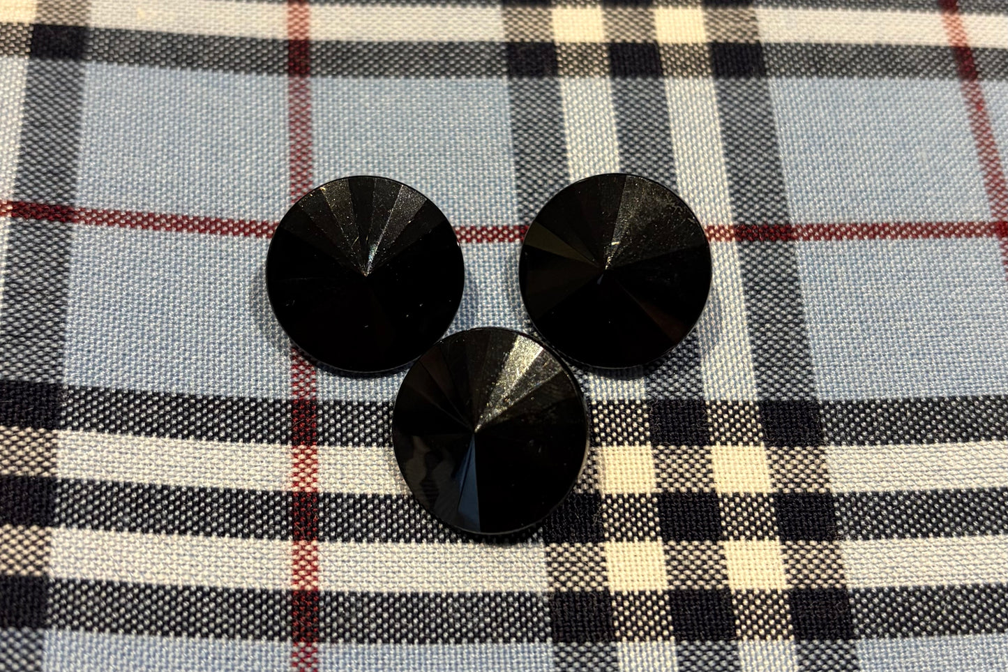 Black Shank Button